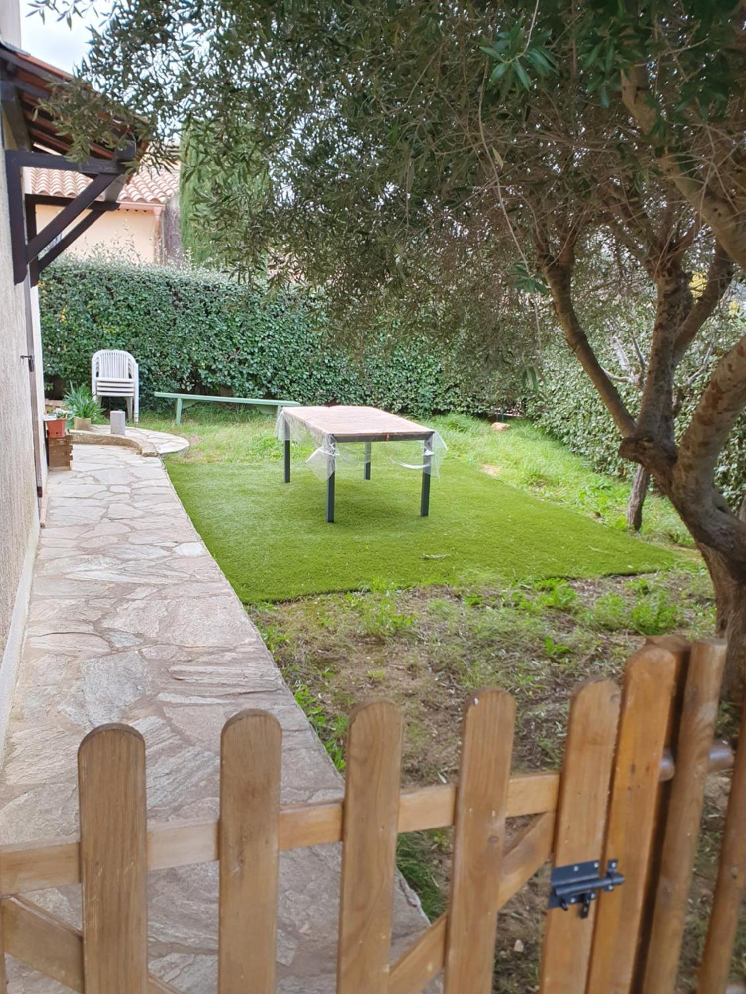 Appartement T2 Bas De Villa Avec Jardinet Au Calme Proche Mer La Seyne-sur-Mer Εξωτερικό φωτογραφία